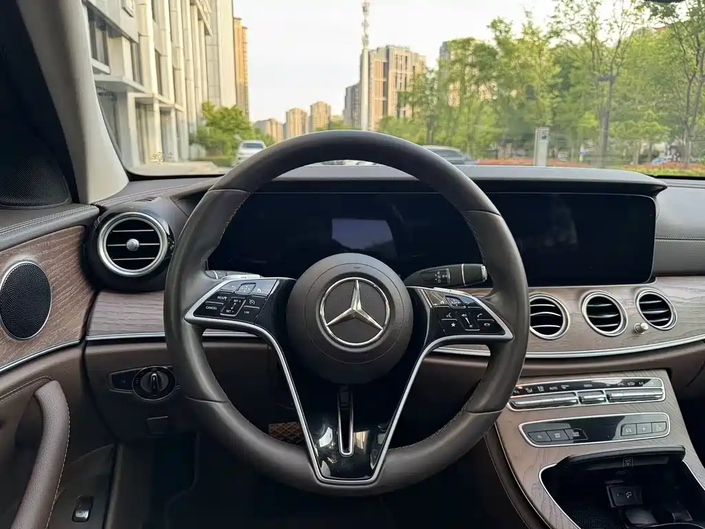 Mercedes-Benz E-Class 2022 — фото 25