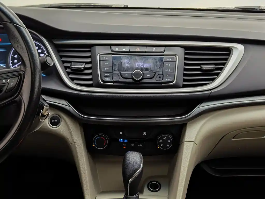 Buick Excelle 2017 — фото 12