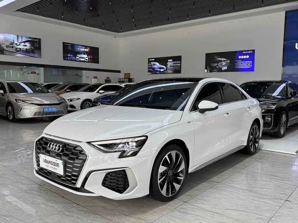 Audi A3 2024 — фото 1