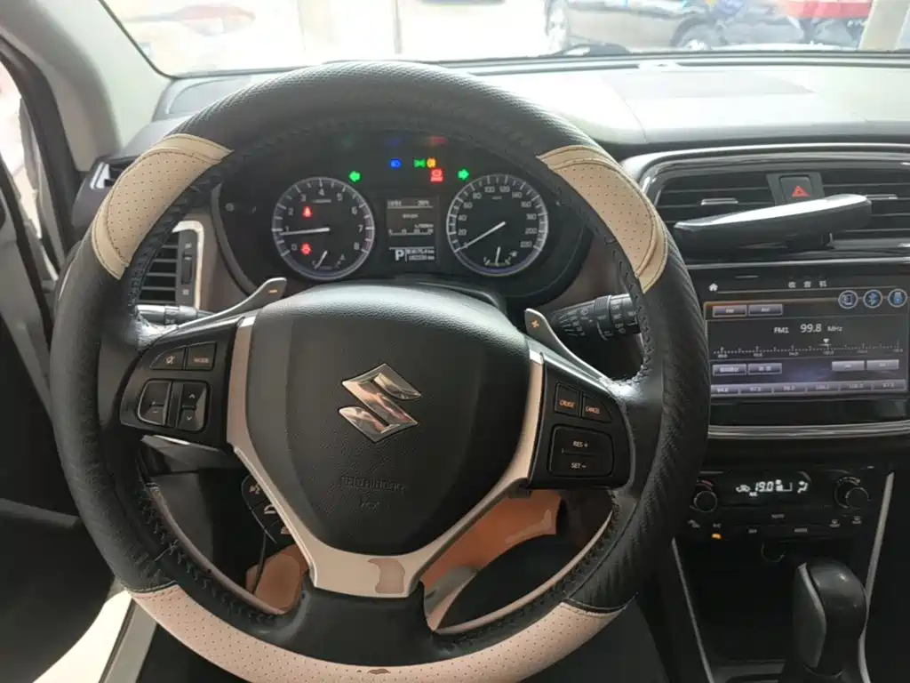 Suzuki Vitara 2017 — фото 11