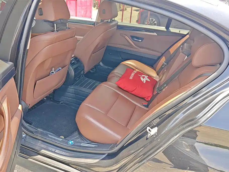 BMW 5 Series 2015 — фото 11