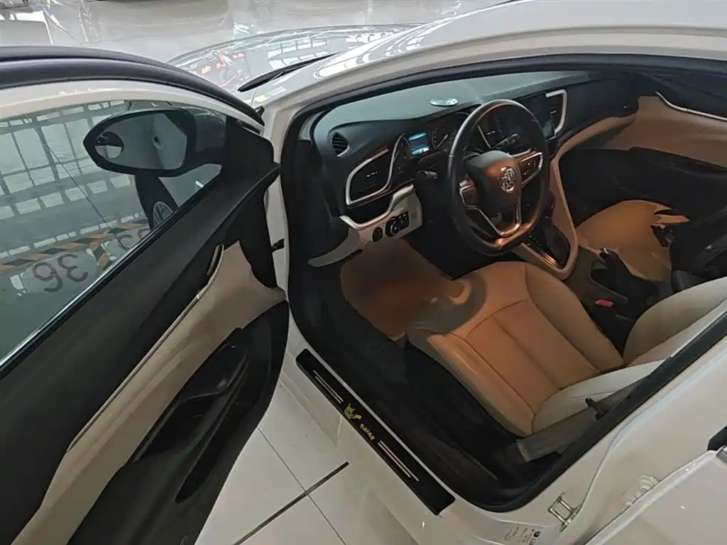 Buick Excelle 2017 — фото 16