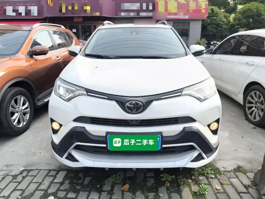 Toyota RAV4 2018 — фото 3