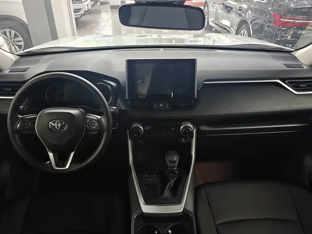 Toyota RAV4 2023 — фото 12
