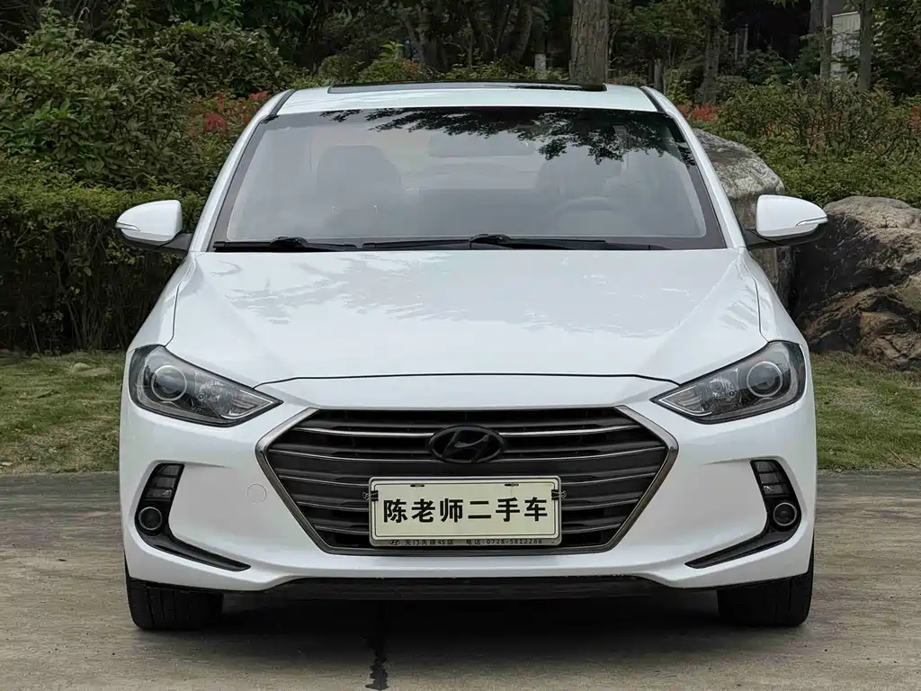 Hyundai Elantra 2019 — фото 3