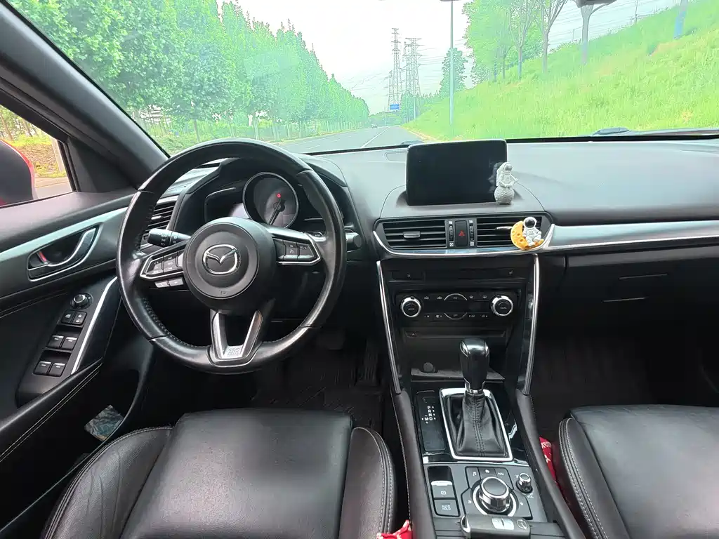 Mazda CX-4 2017 — фото 11