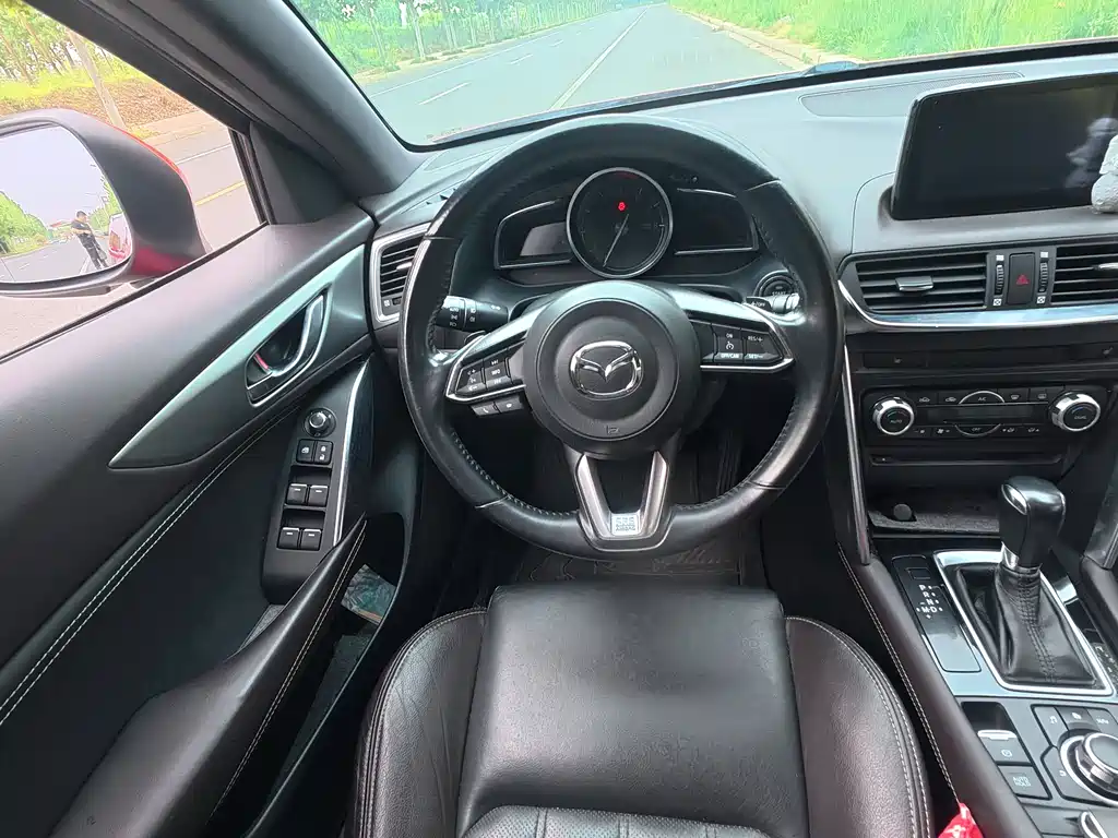 Mazda CX-4 2017 — фото 13