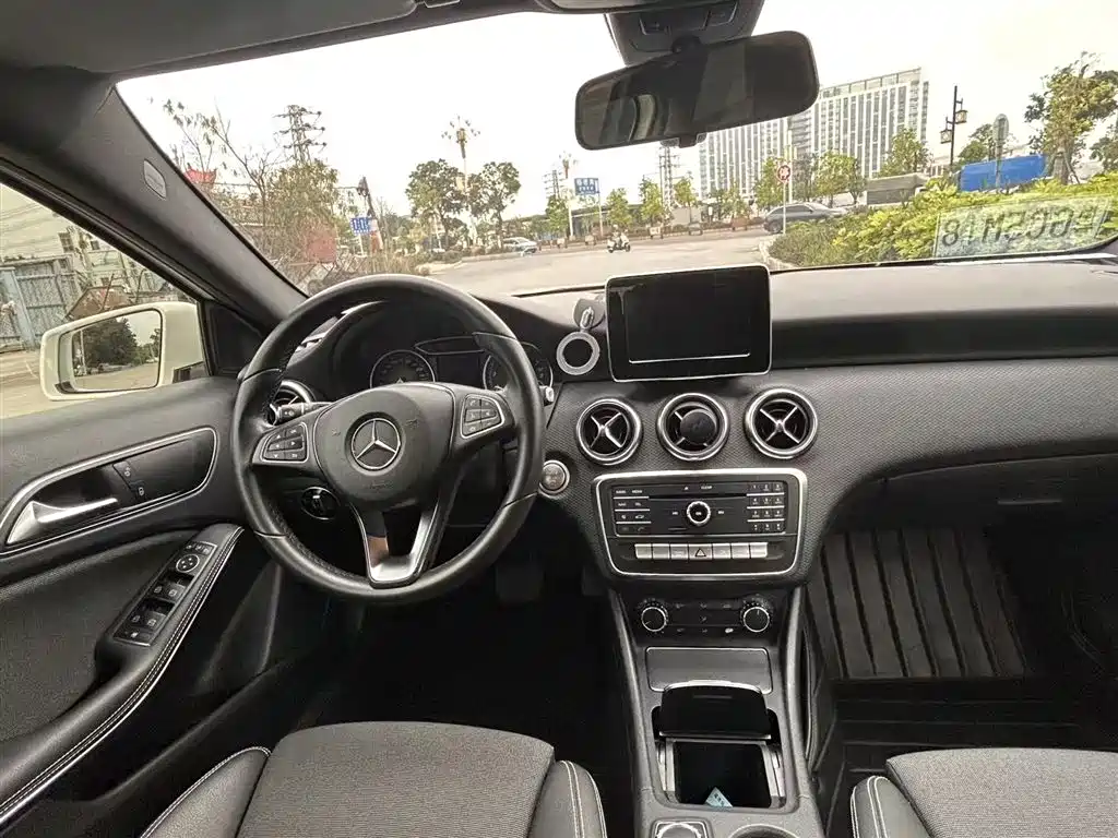 Mercedes-Benz A-Class 2017 — фото 3