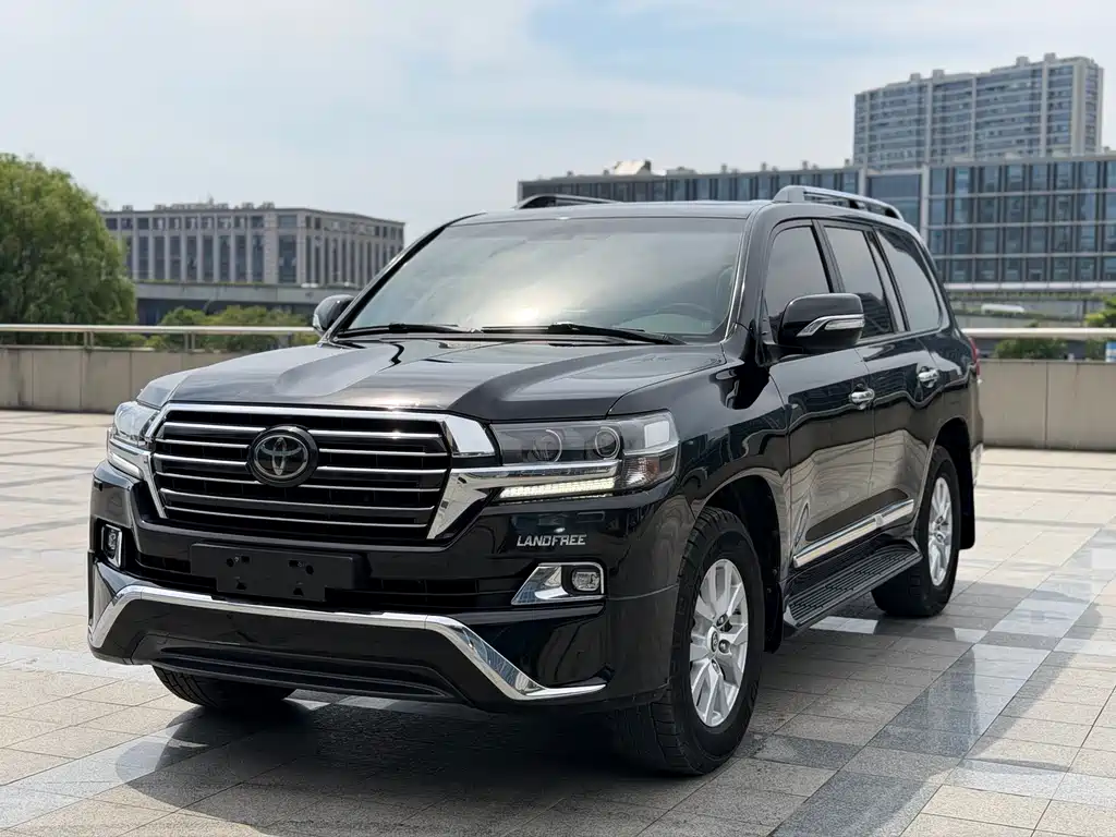 Toyota Land Cruiser 2018 — фото 1