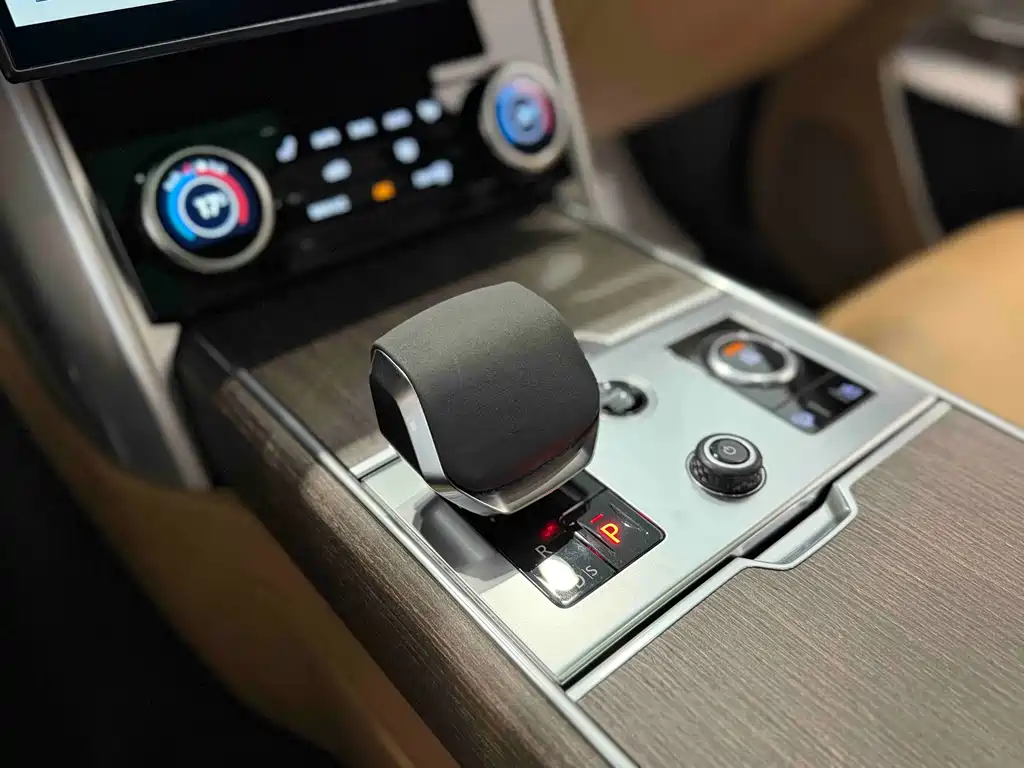 Land Rover Range Rover 2023 — фото 14