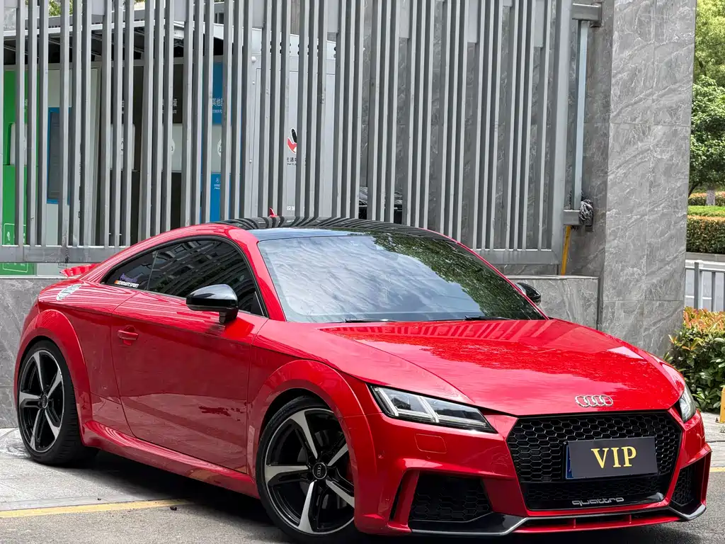 Audi TTS 2018 — фото 15