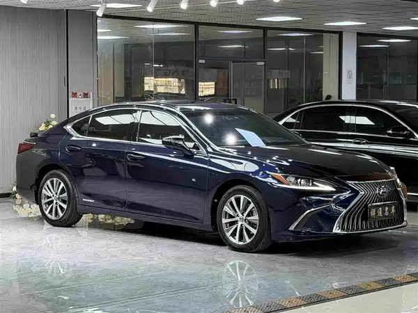 Lexus ES 2021