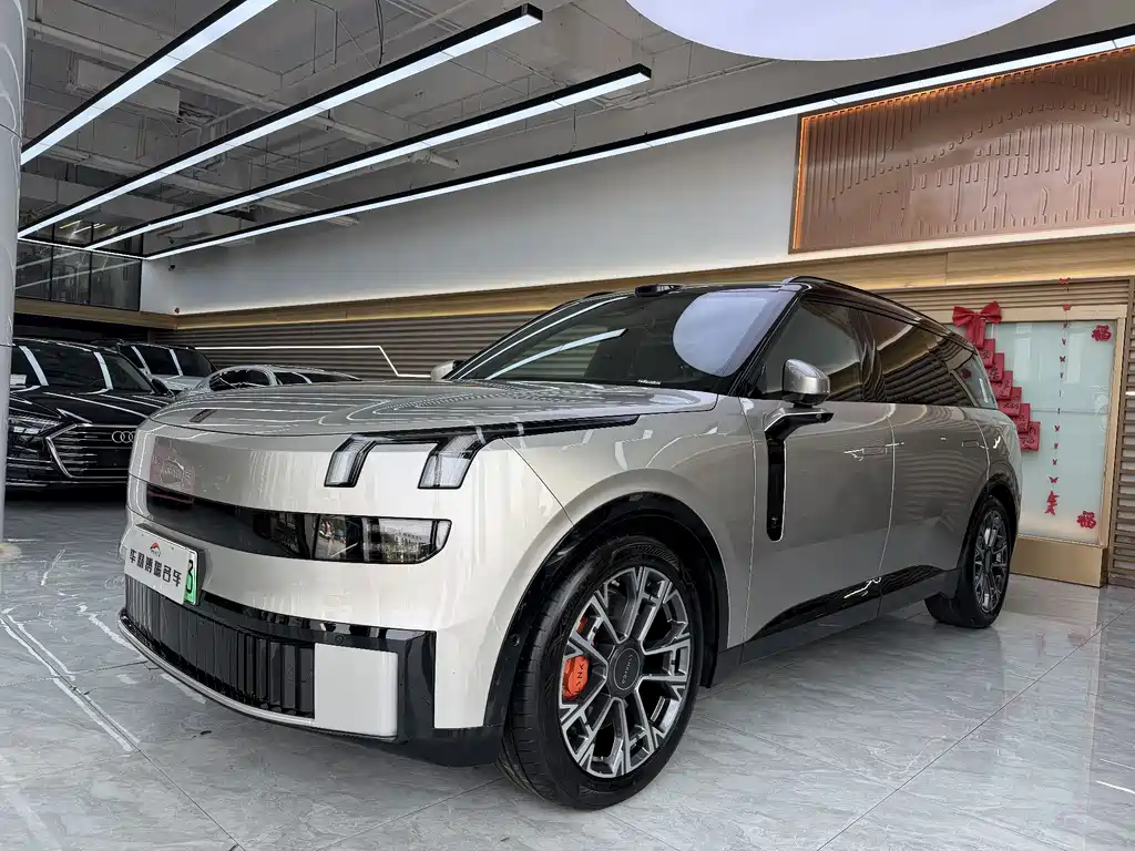 Lynk & Co 900 2025
