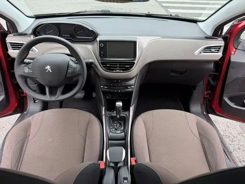 Peugeot 2008 2015 — фото 17
