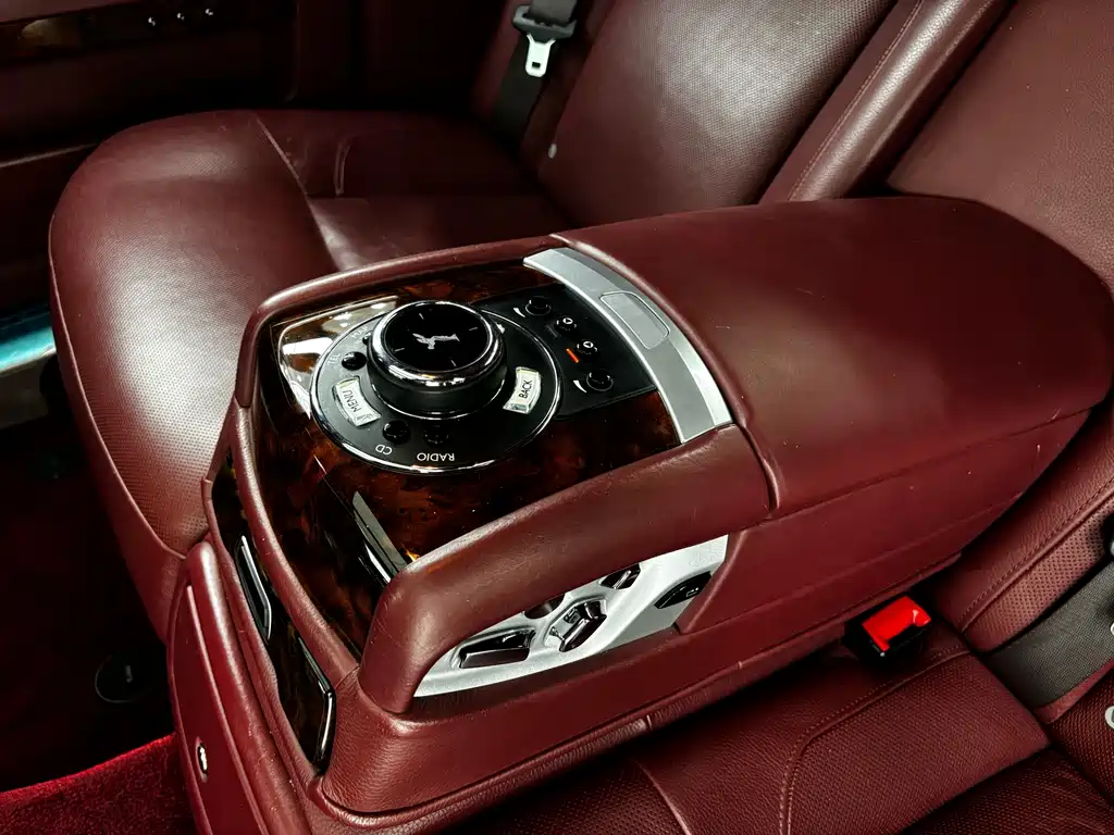 Rolls-Royce Ghost 2016 — фото 23