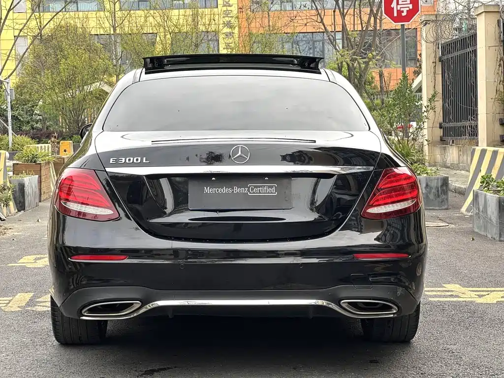 Mercedes-Benz E-Class 2017 — фото 10