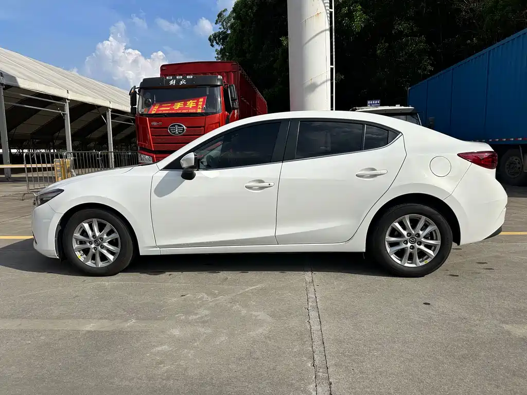 Mazda 3 Axela 2018 — фото 10
