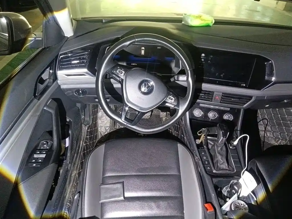 Volkswagen Sagitar 2021