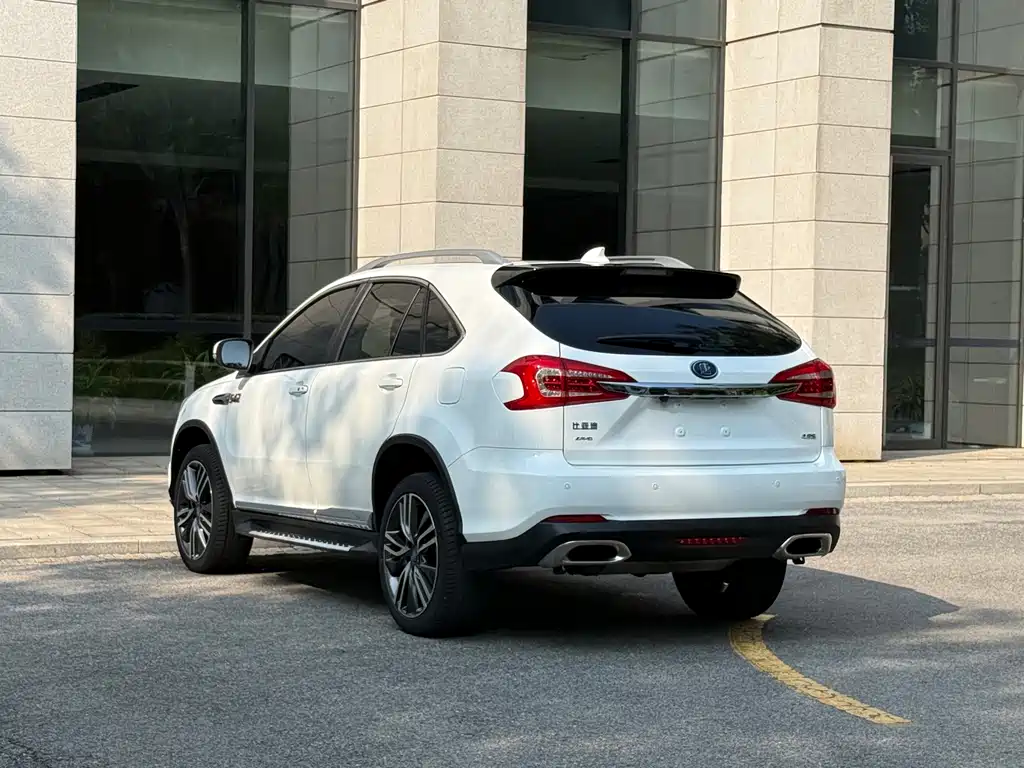 BYD Tang New Energy 2017 — фото 17