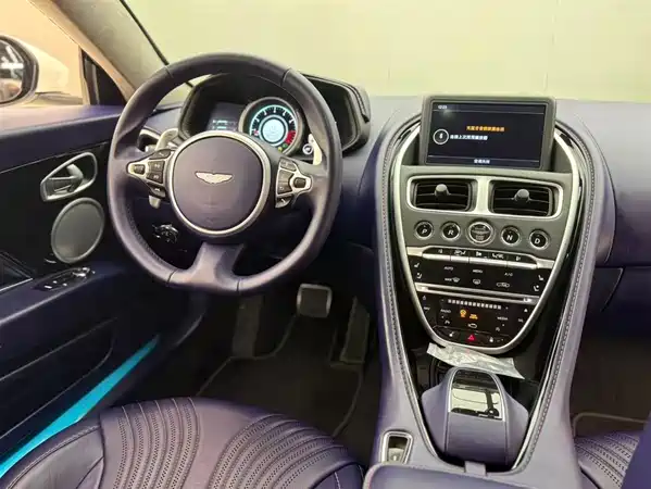 Aston Martin DB11 2019