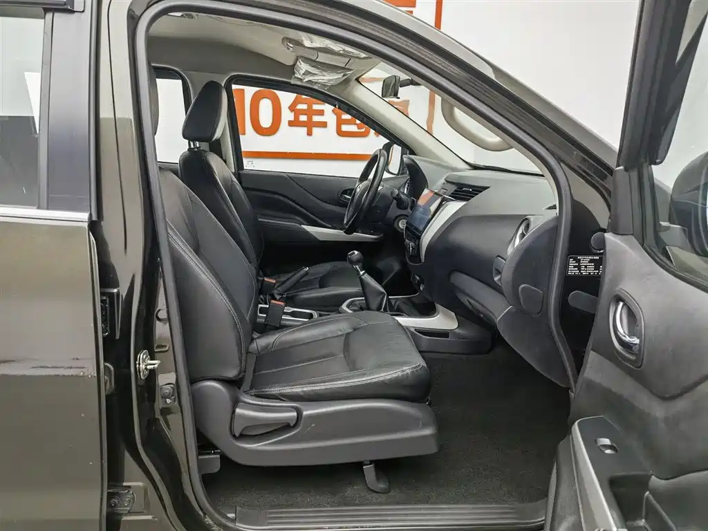 Nissan Navara 2018 — фото 23