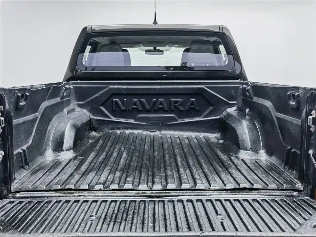 Nissan Navara 2018 — фото 16