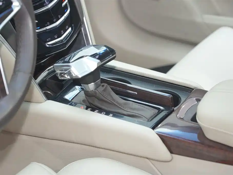 Cadillac XTS 2017 — фото 12