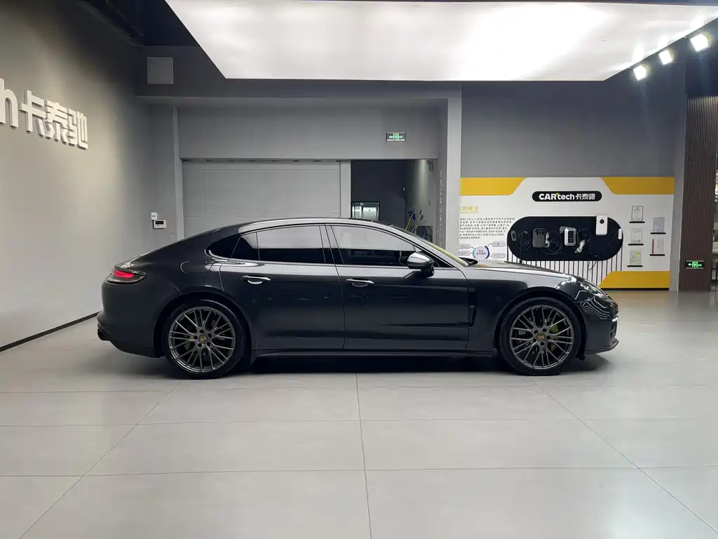 Porsche Panamera 2023