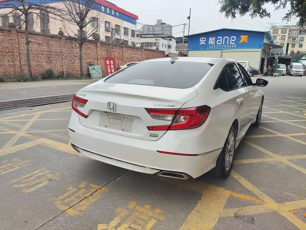Honda Accord 2018 — фото 9