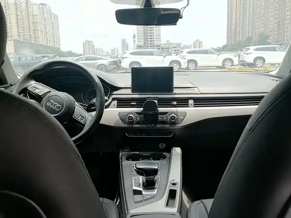 Audi A4L 2018