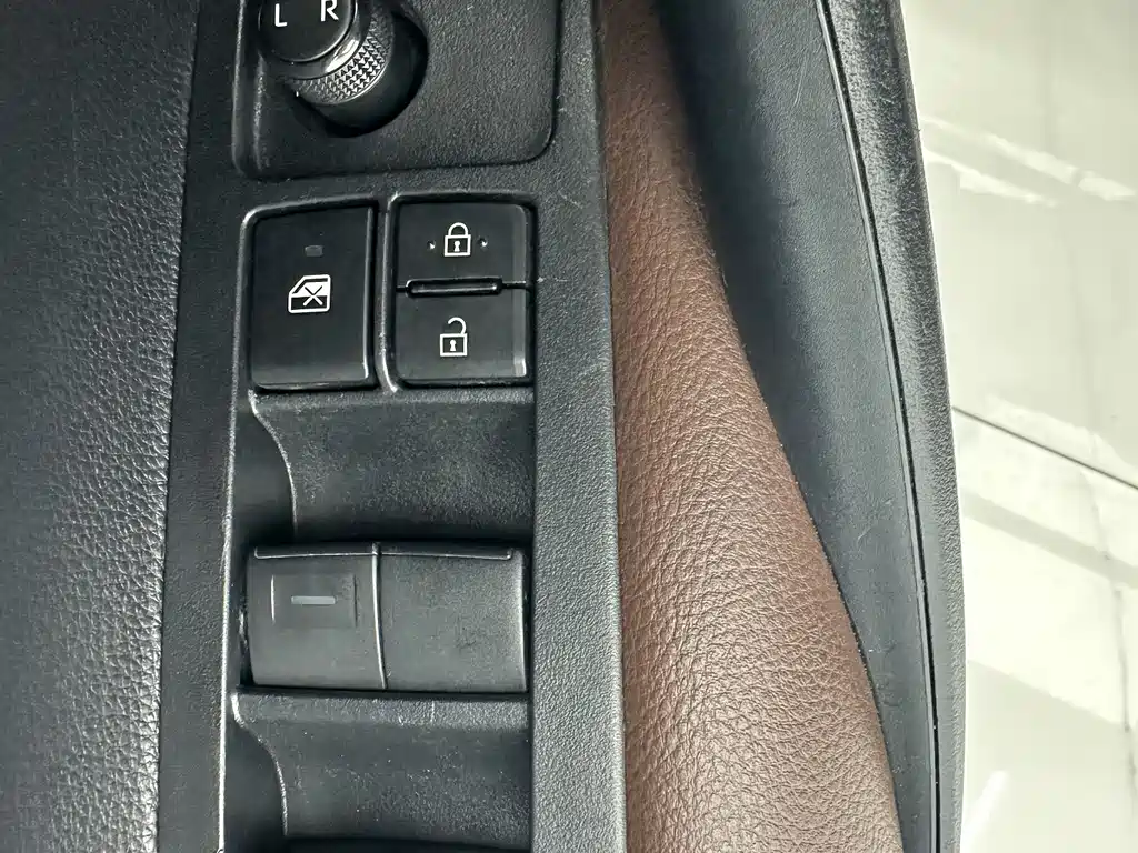 Toyota Corolla 2023 — фото 11