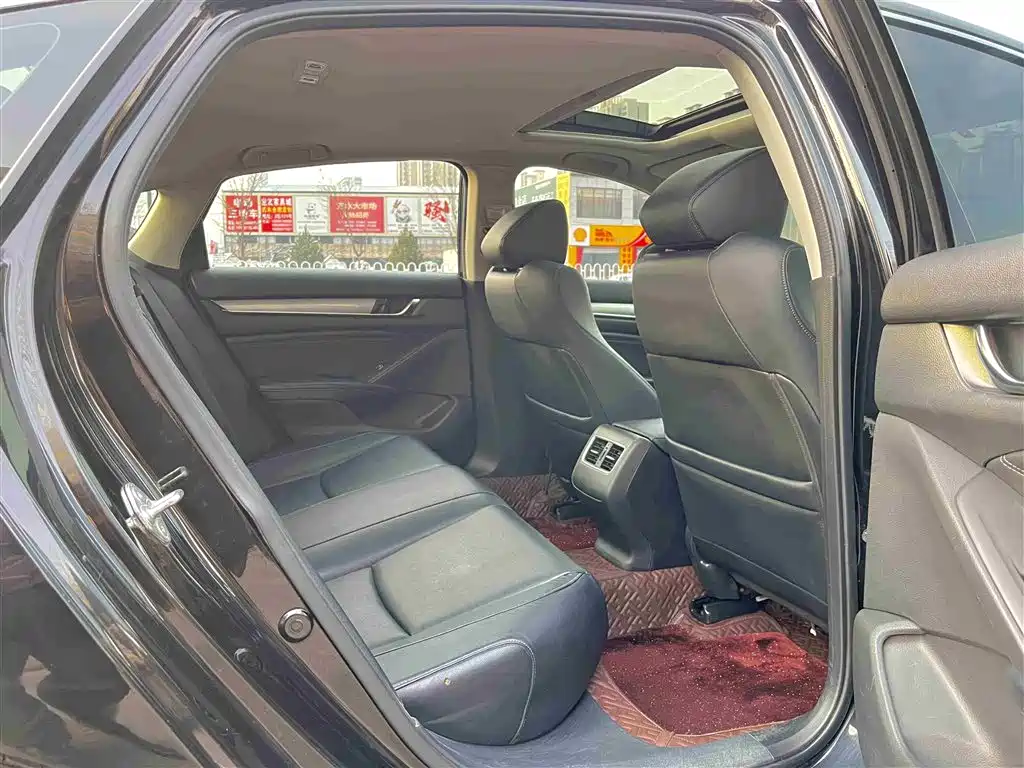 Honda Accord 2019 — фото 12