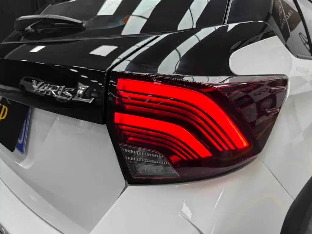 Toyota Yaris L 2022 — фото 21