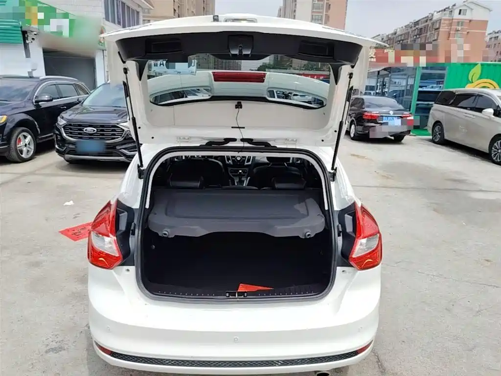 Ford Focus 2014 — фото 19