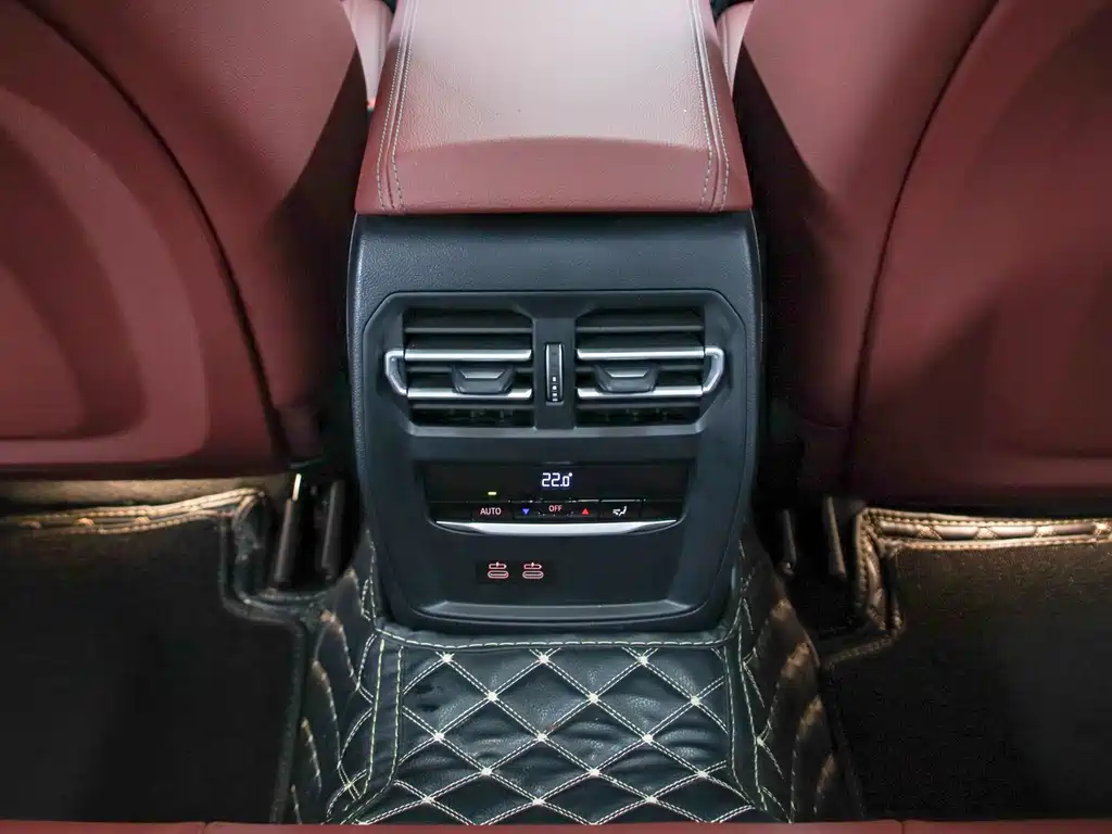 BMW 3 Series 2023 — фото 16