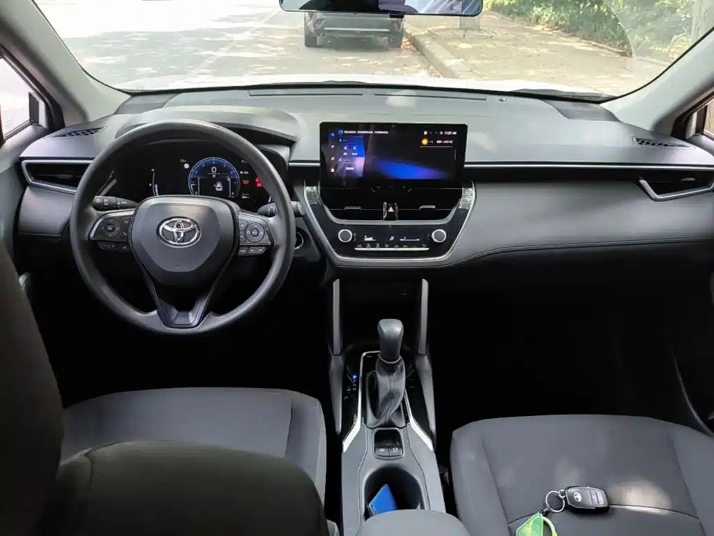 Toyota Corolla Cross 2023 — фото 10