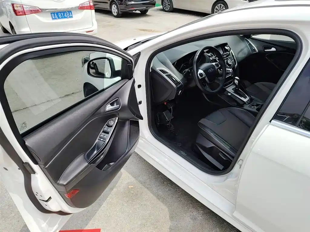 Ford Focus 2014 — фото 16