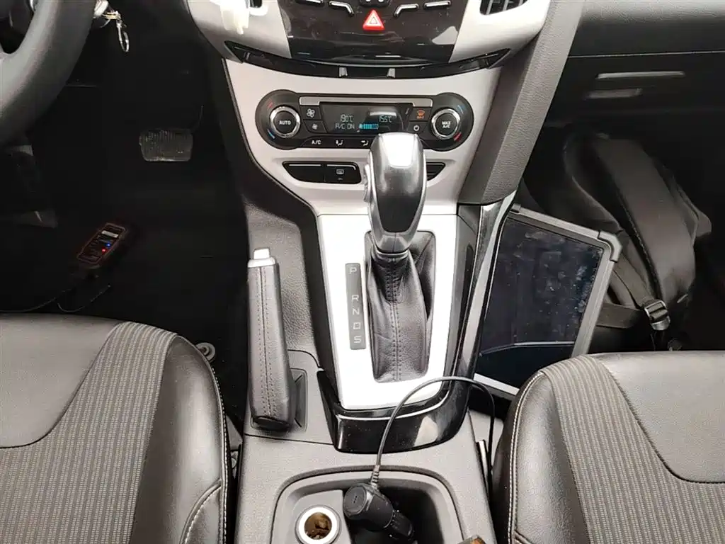 Ford Focus 2014 — фото 14