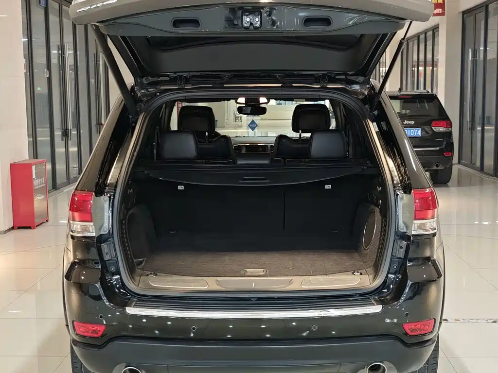Jeep Grand Cherokee 2019 — фото 17