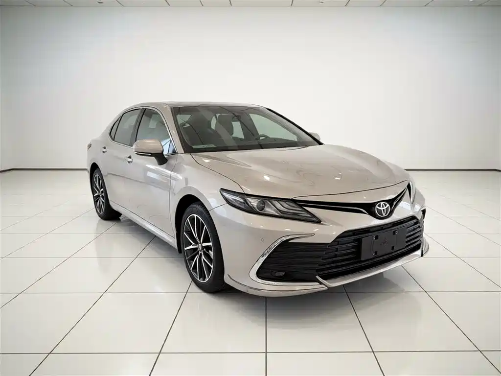 Toyota Camry 2022 — фото 4