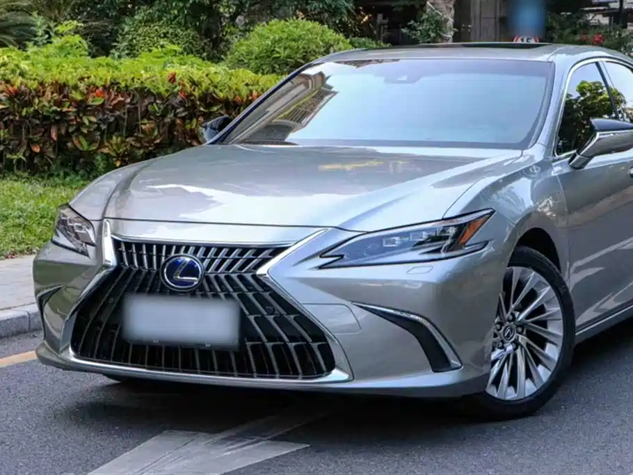 Lexus ES 2022 — фото 1