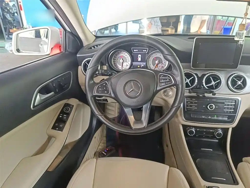 Mercedes-Benz GLA 2017 — фото 11