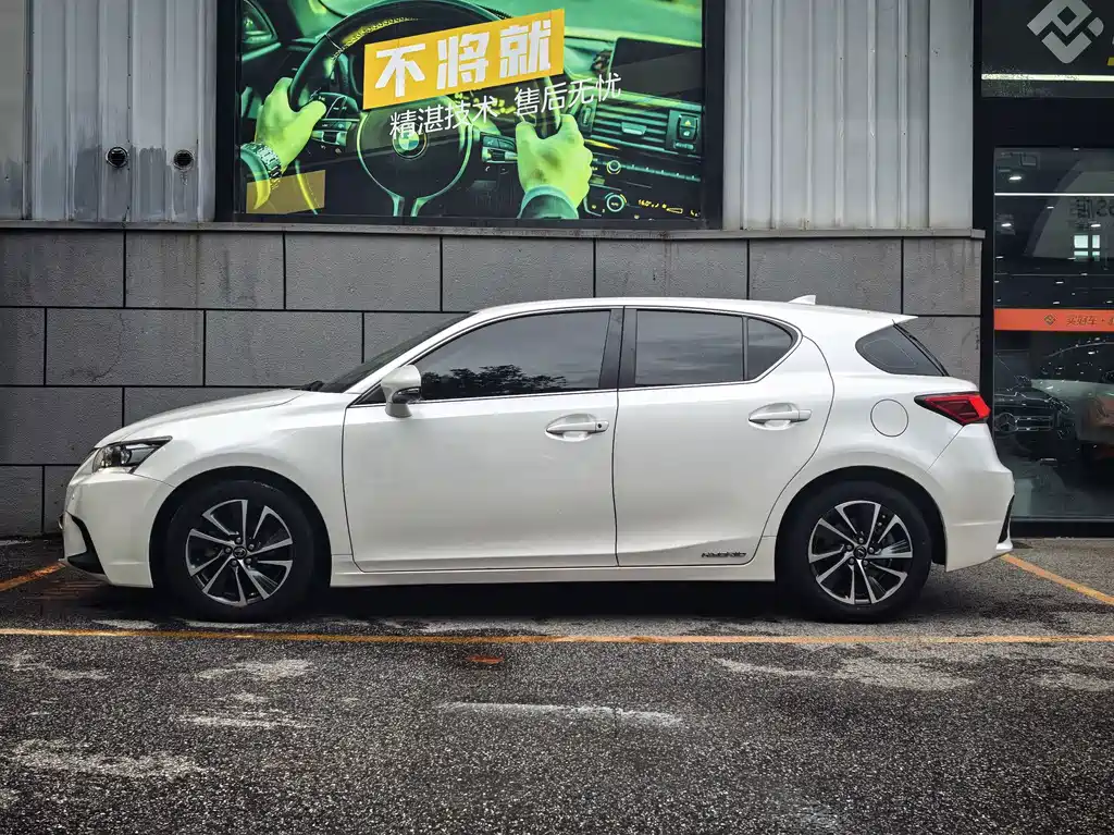 Lexus CT 2018 — фото 17
