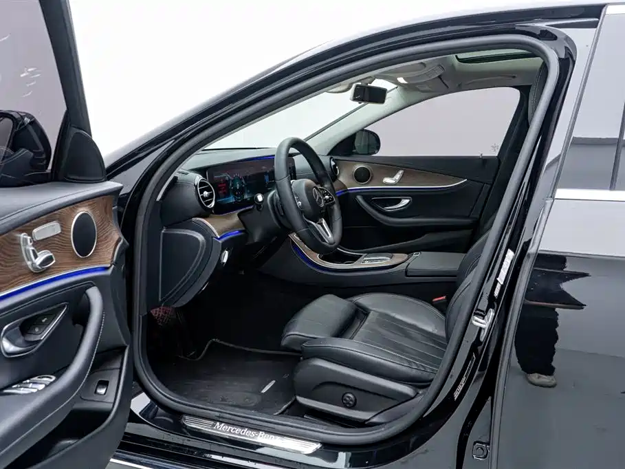 Mercedes-Benz E-Class 2019 — фото 15