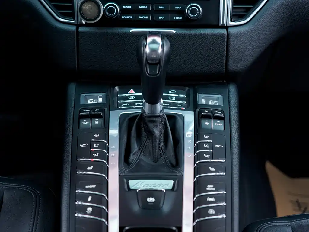Porsche Macan 2017 — фото 10