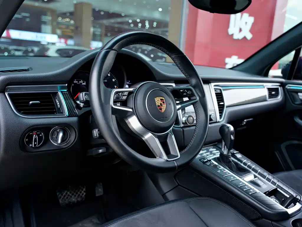 Porsche Macan 2017 — фото 14