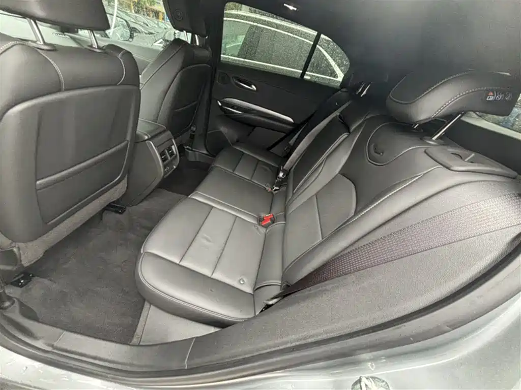 Cadillac XT4 2023 — фото 11