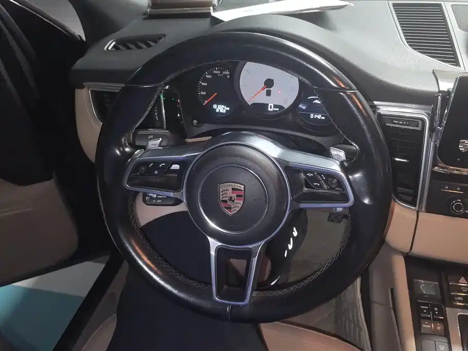 Porsche Macan 2017 — фото 15