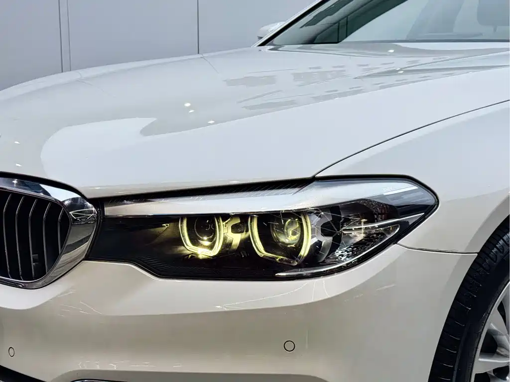 BMW 5 Series 2021 — фото 25