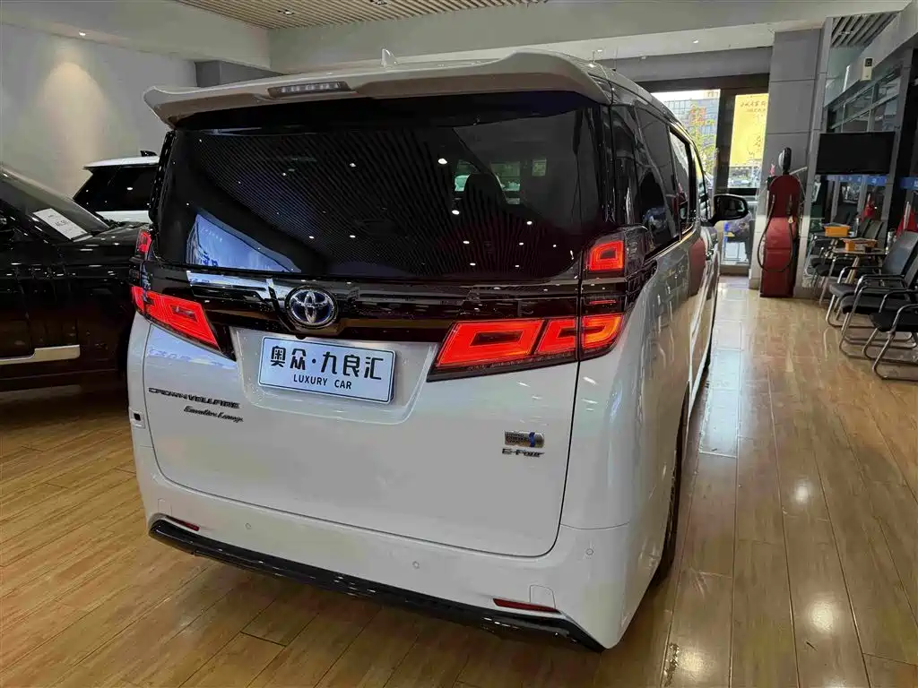 Toyota Vellfire 2023 — фото 16
